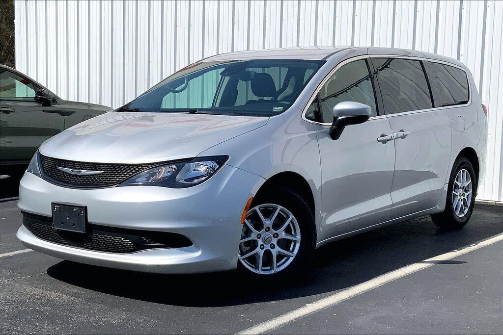 2023 CHRYSLER Voyager