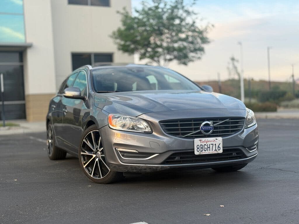 2017 VOLVO V60