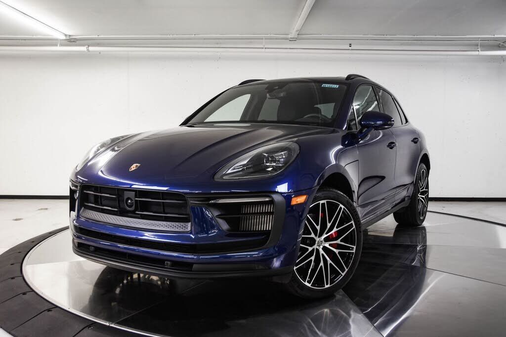 2026 PORSCHE Macan