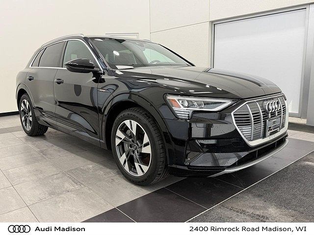 2022 AUDI e-tron