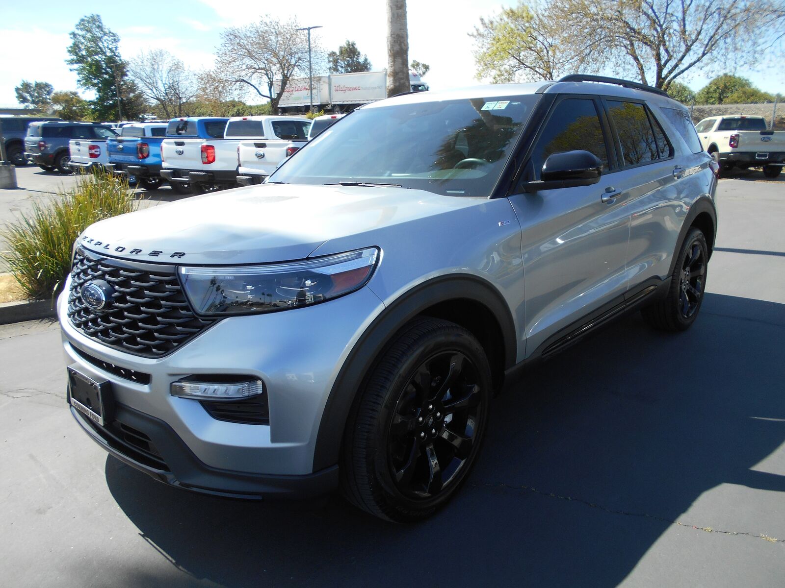 2023 FORD Explorer