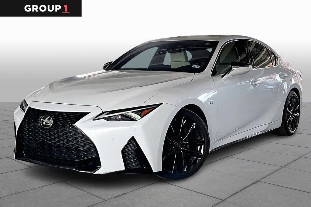 2022 LEXUS IS