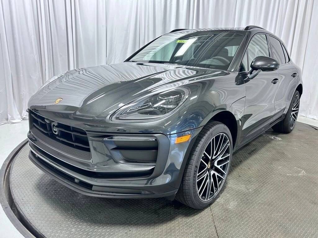 2026 PORSCHE Macan