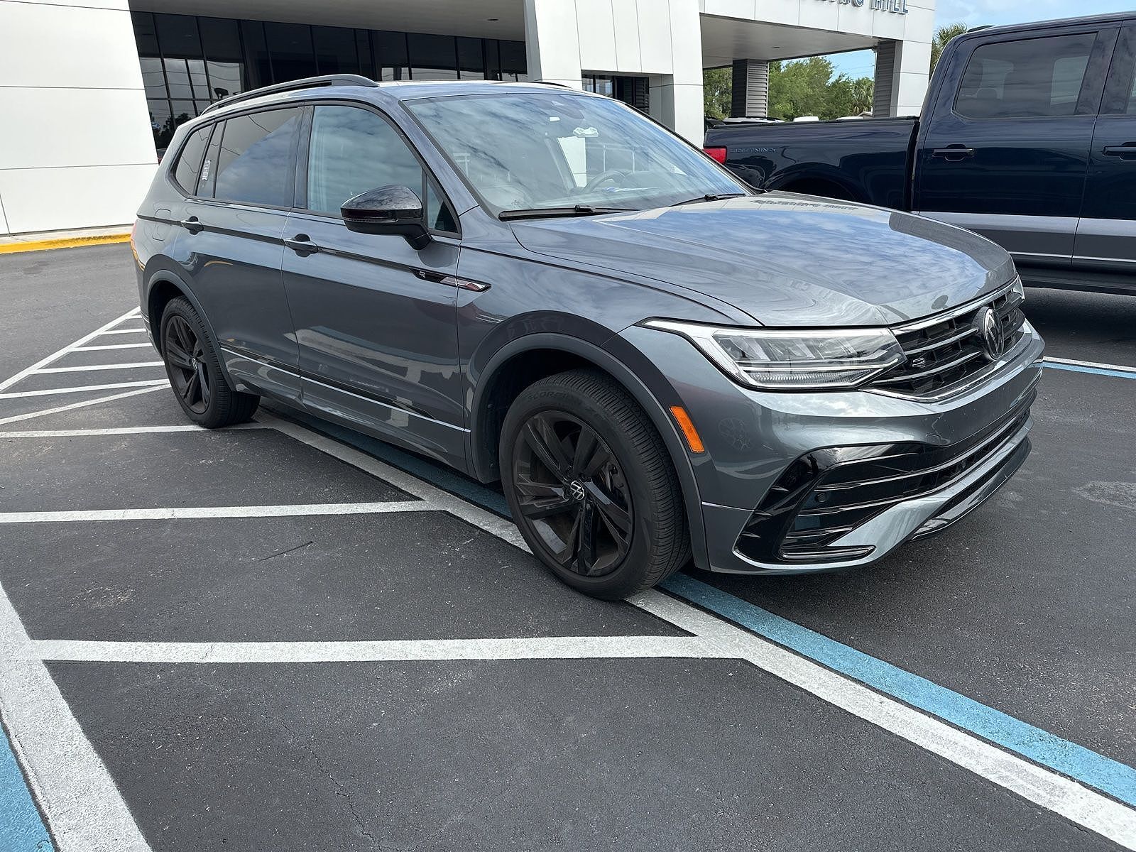 2024 VOLKSWAGEN Tiguan