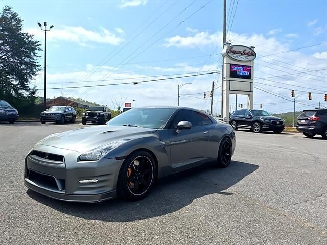 2014 NISSAN GT-R