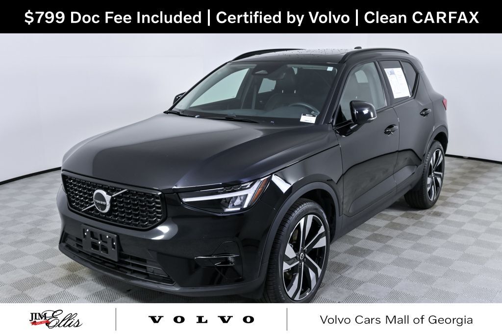 2025 VOLVO XC40
