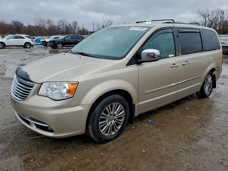 2013 CHRYSLER Town and Country