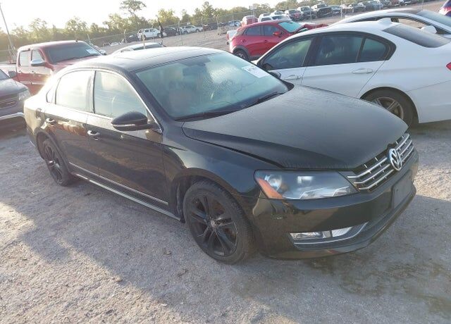 2012 VOLKSWAGEN Passat