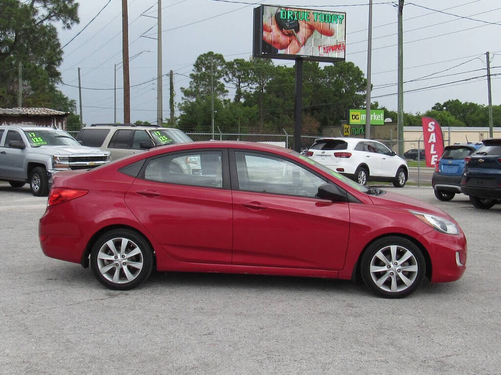 2013 HYUNDAI Accent
