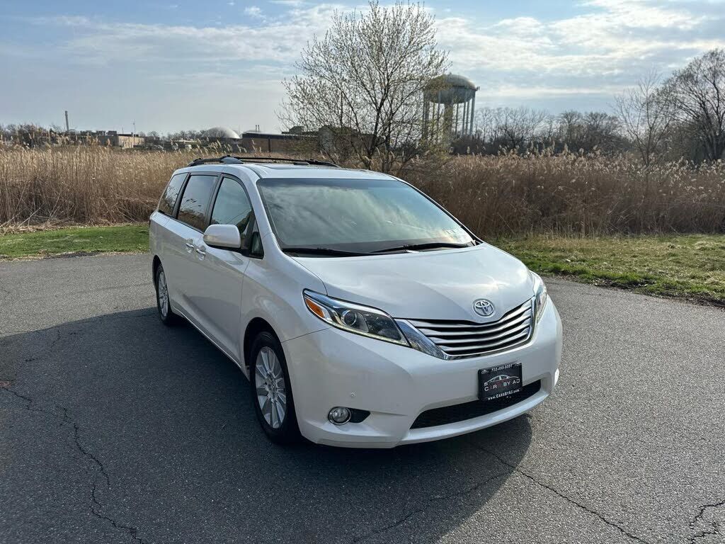 2015 TOYOTA Sienna