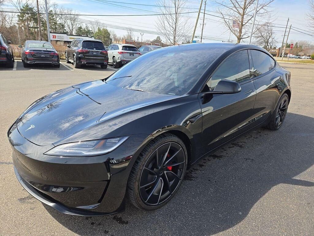 2025 TESLA Model 3