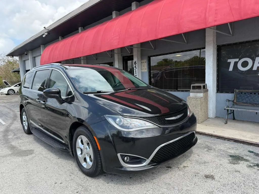 2017 CHRYSLER Pacifica