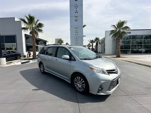 2019 TOYOTA Sienna