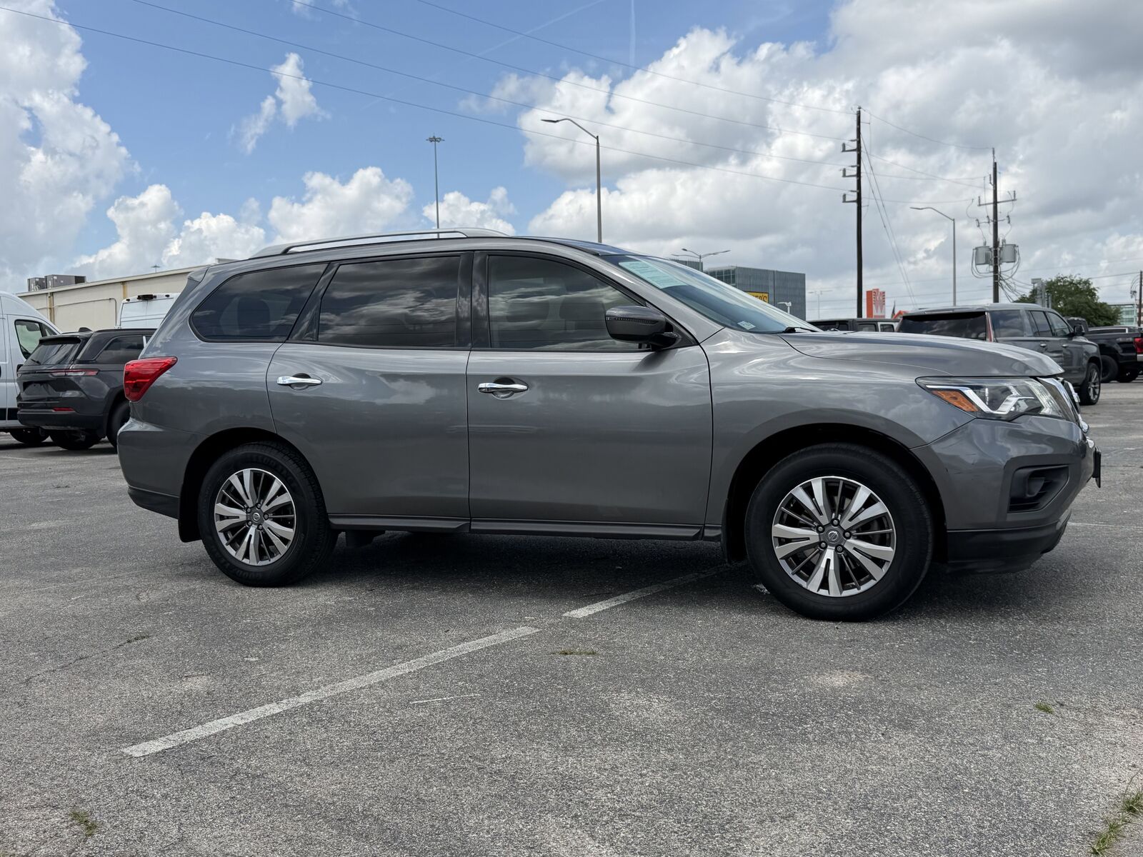 2020 NISSAN Pathfinder