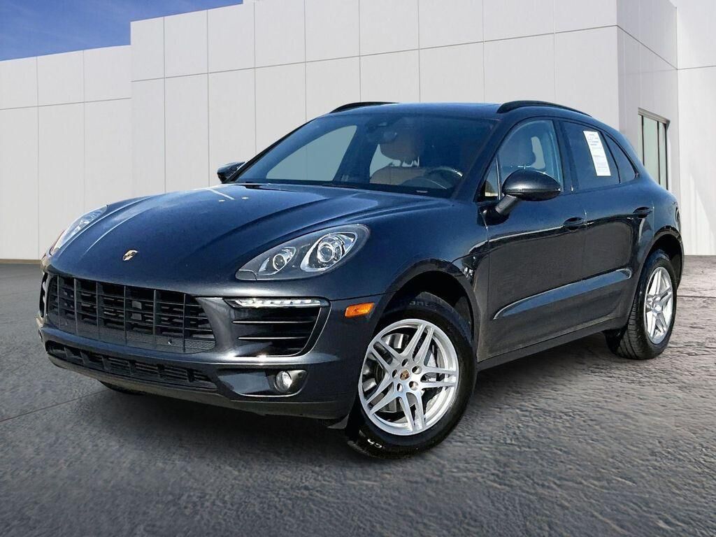 2017 PORSCHE Macan