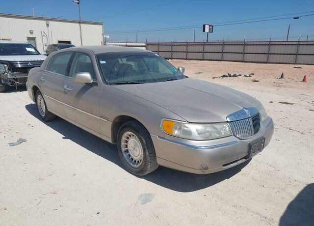1999 LINCOLN Town Car