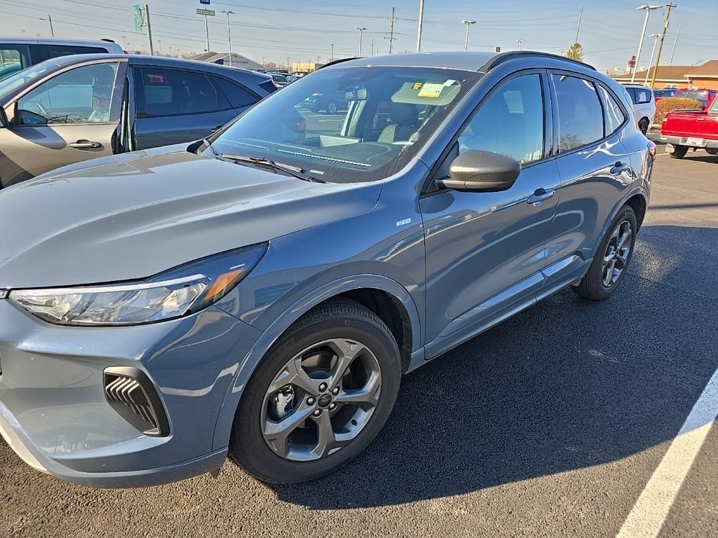 2024 FORD Escape