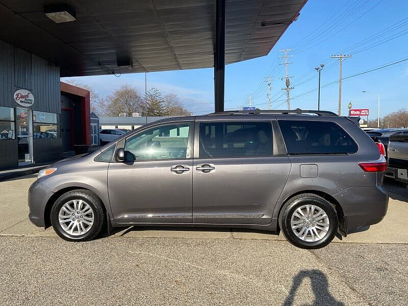 2017 TOYOTA Sienna