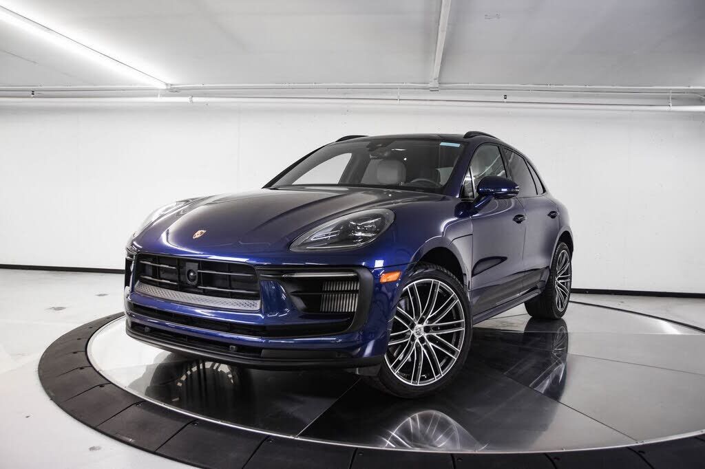 2026 PORSCHE Macan