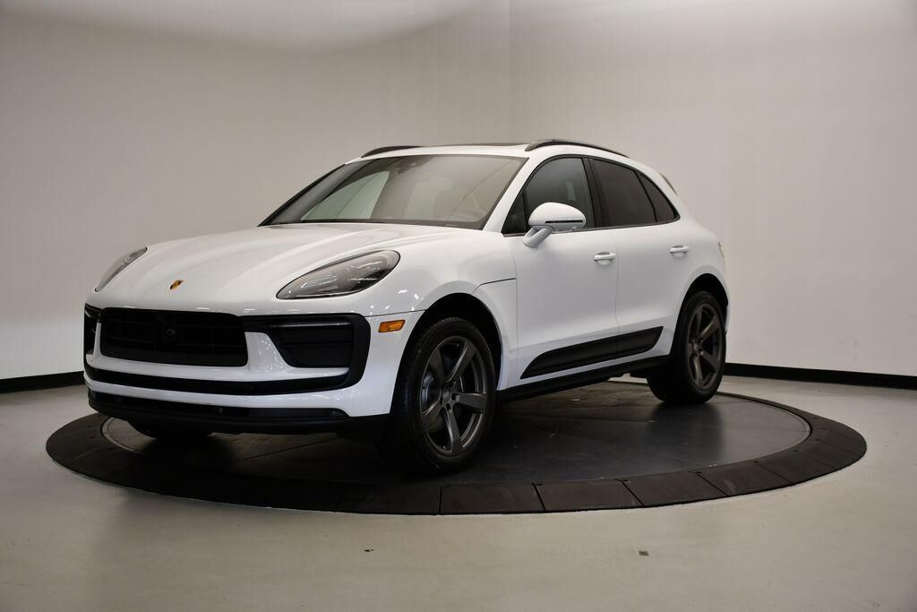 2025 PORSCHE Macan