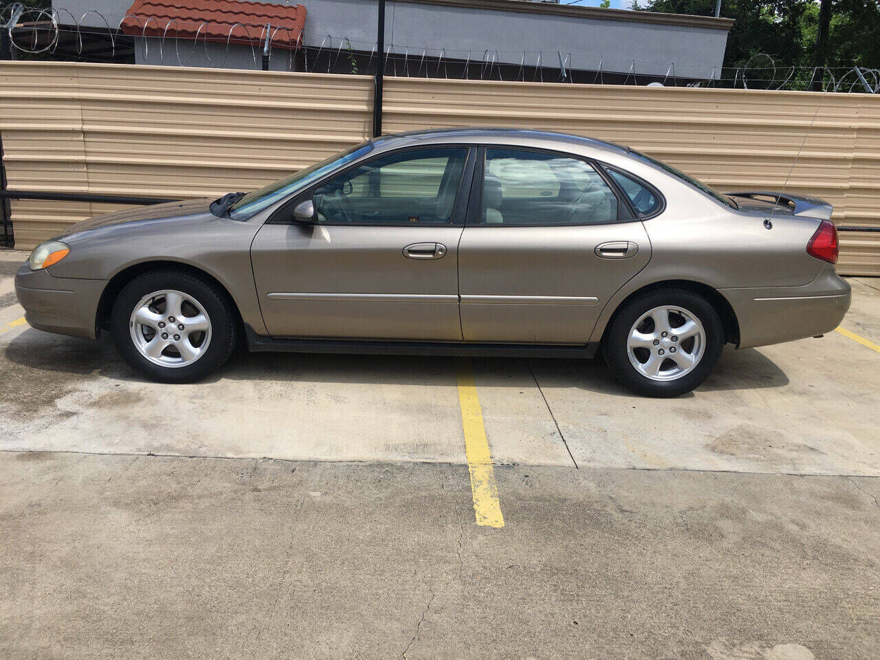 2003 FORD Taurus