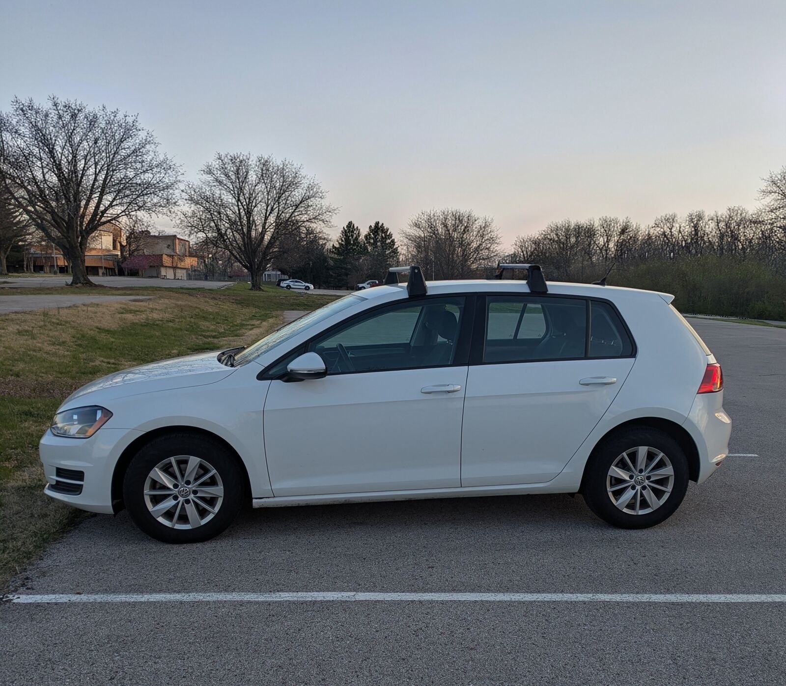2017 VOLKSWAGEN Golf