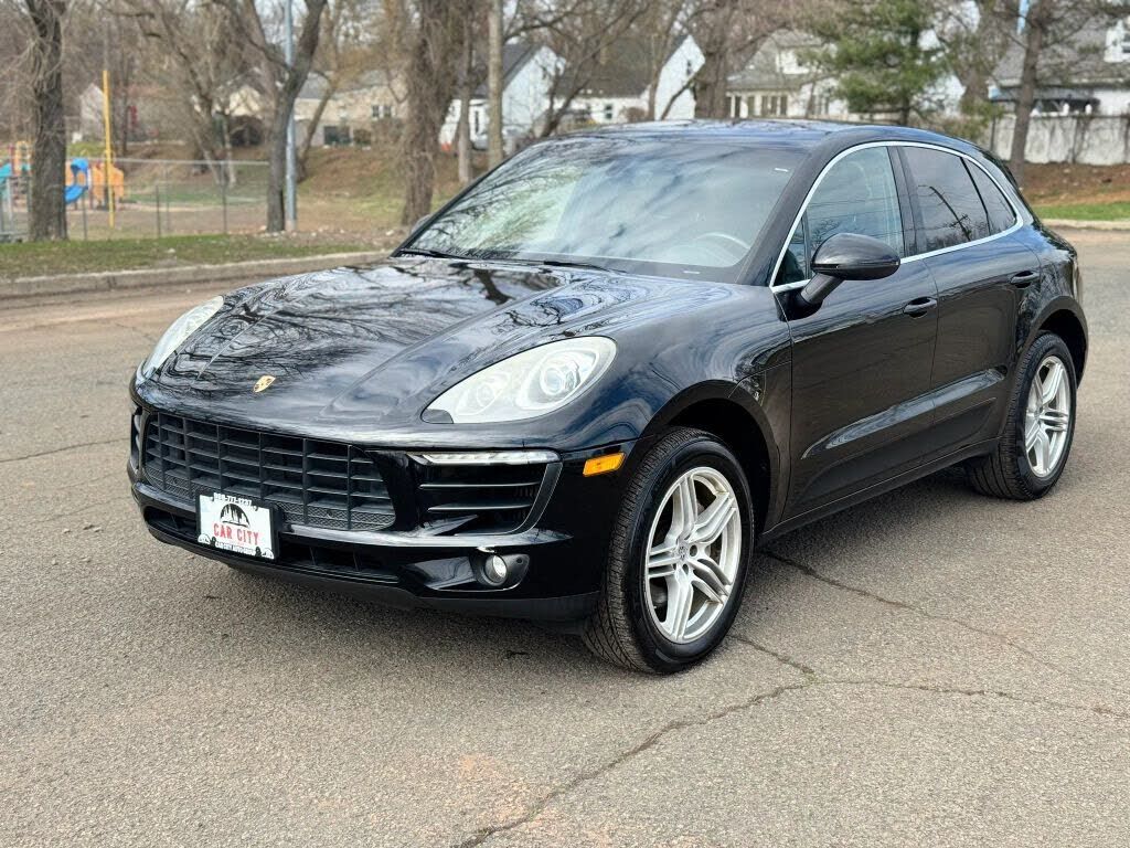 2016 PORSCHE Macan