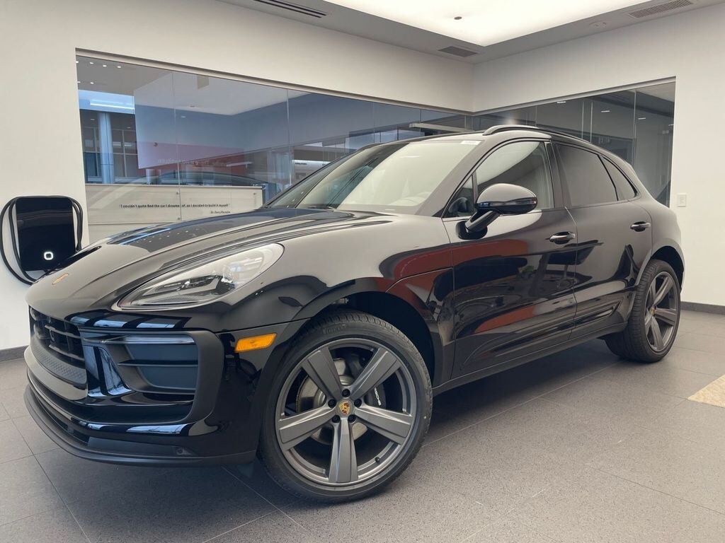 2026 PORSCHE Macan