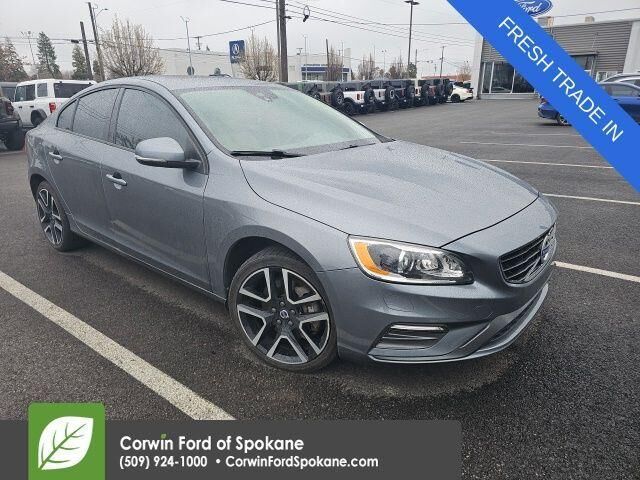 2017 VOLVO S60
