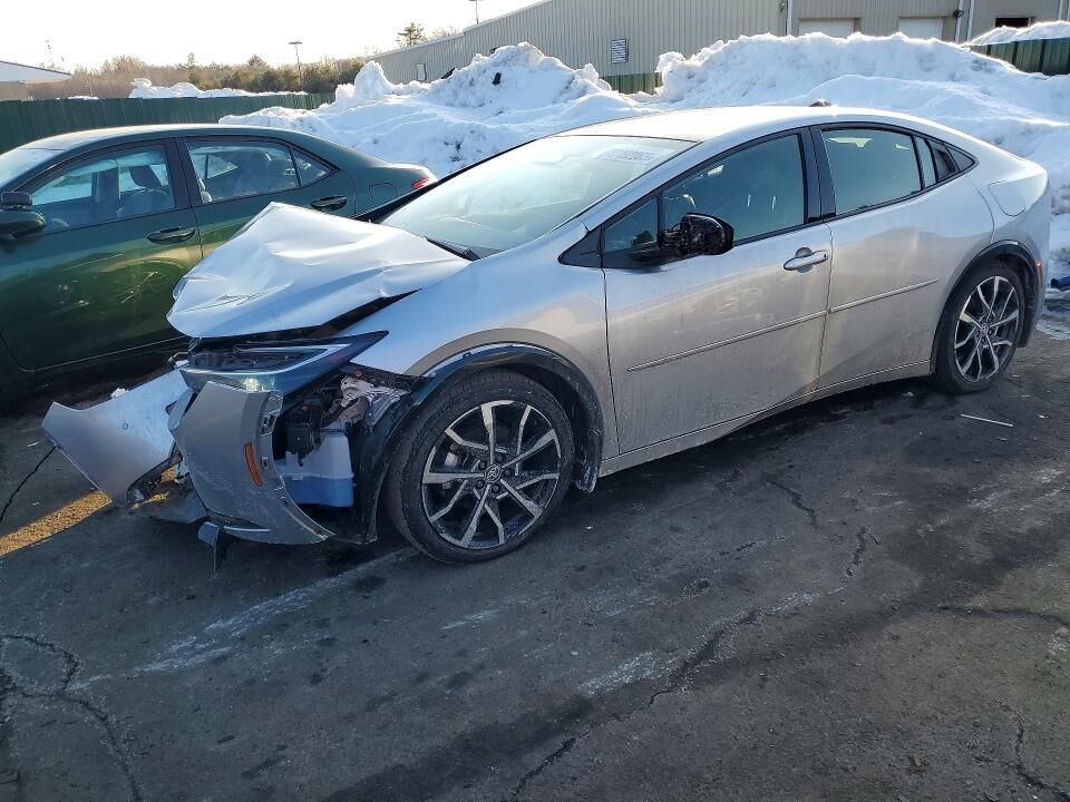 2025 TOYOTA Prius