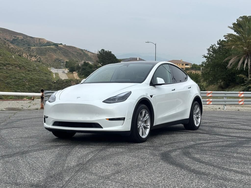2024 TESLA Model Y