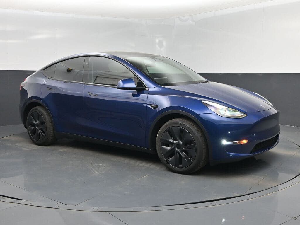 2025 TESLA Model Y