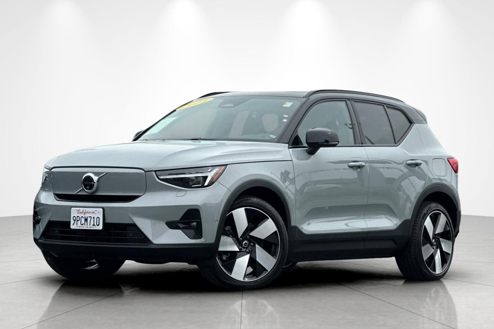 2024 VOLVO XC40