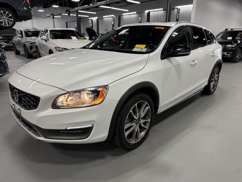 2016 VOLVO V60CC