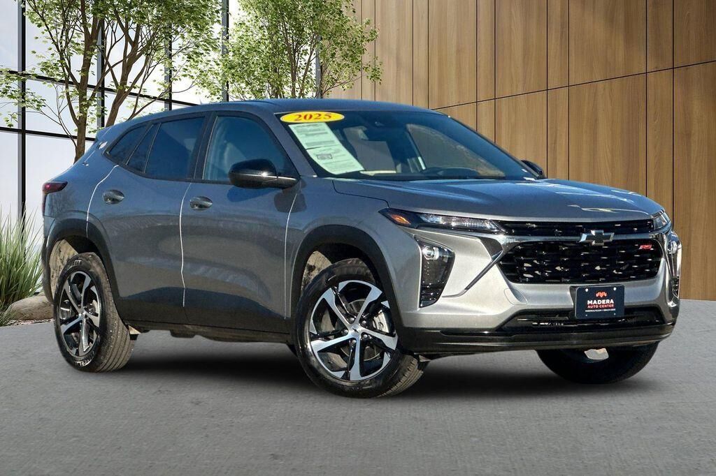 2025 CHEVROLET Trax