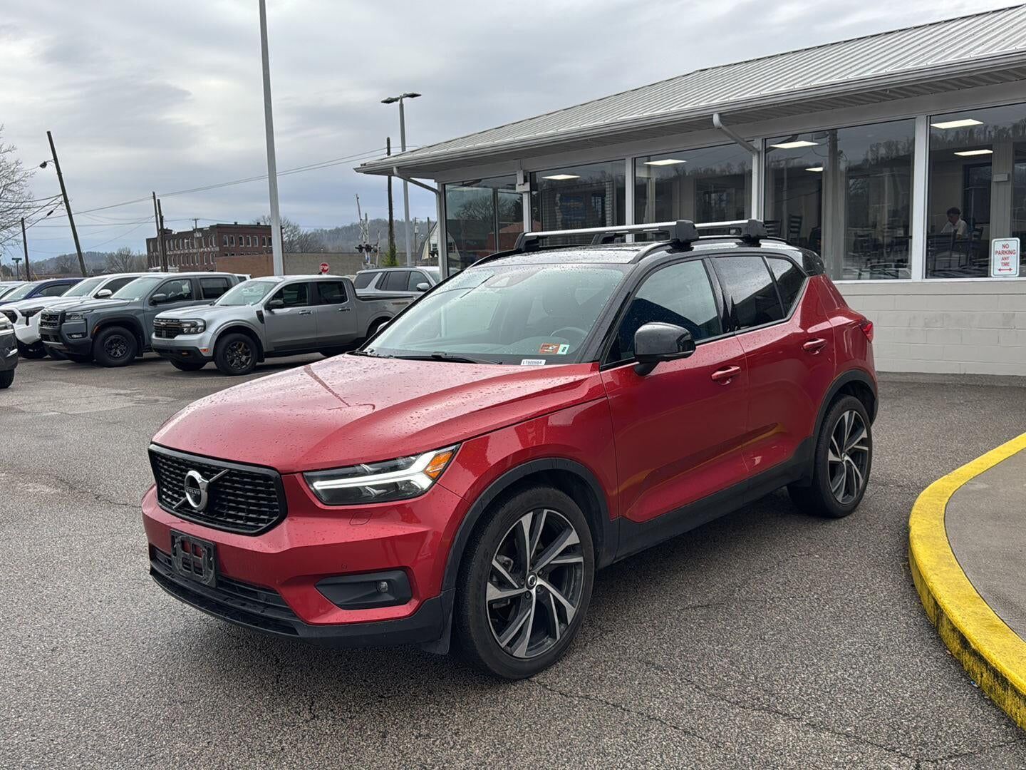 2021 VOLVO XC40