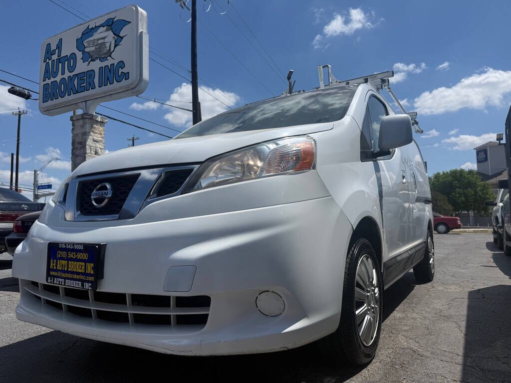 2013 NISSAN NV200