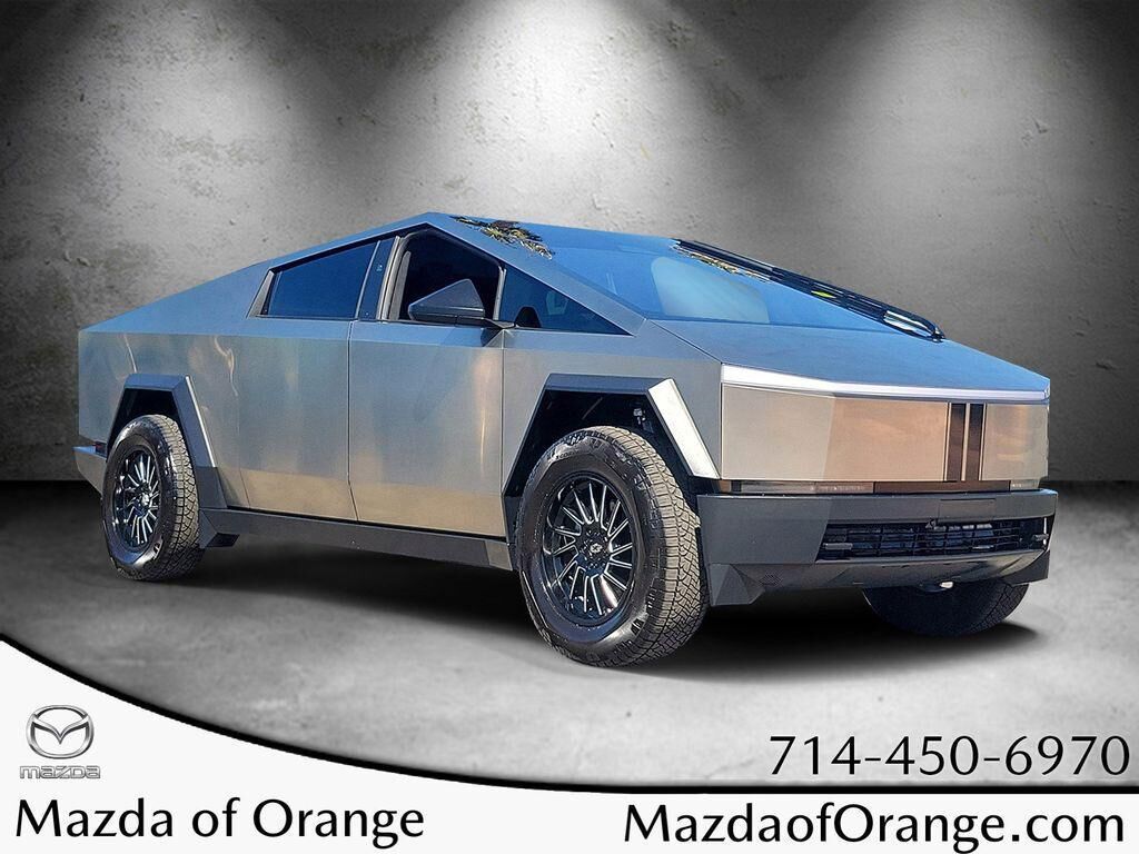 2025 TESLA Cybertruck