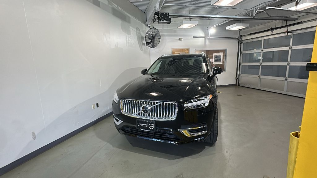 2023 VOLVO XC90