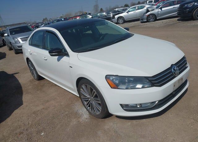 2015 VOLKSWAGEN Passat