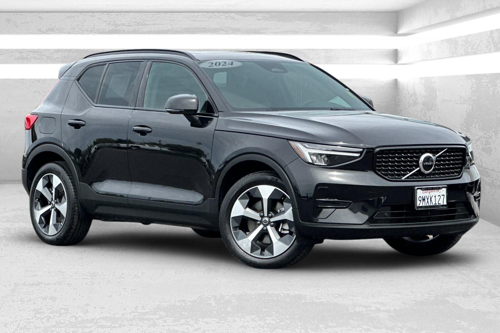 2024 VOLVO XC40