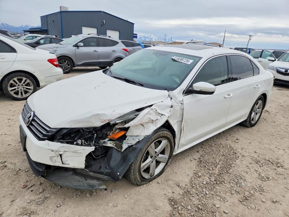 2013 VOLKSWAGEN Passat