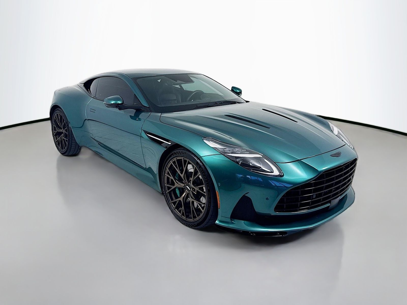 2025 ASTON MARTIN DB12