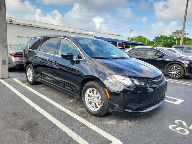 2024 CHRYSLER Voyager