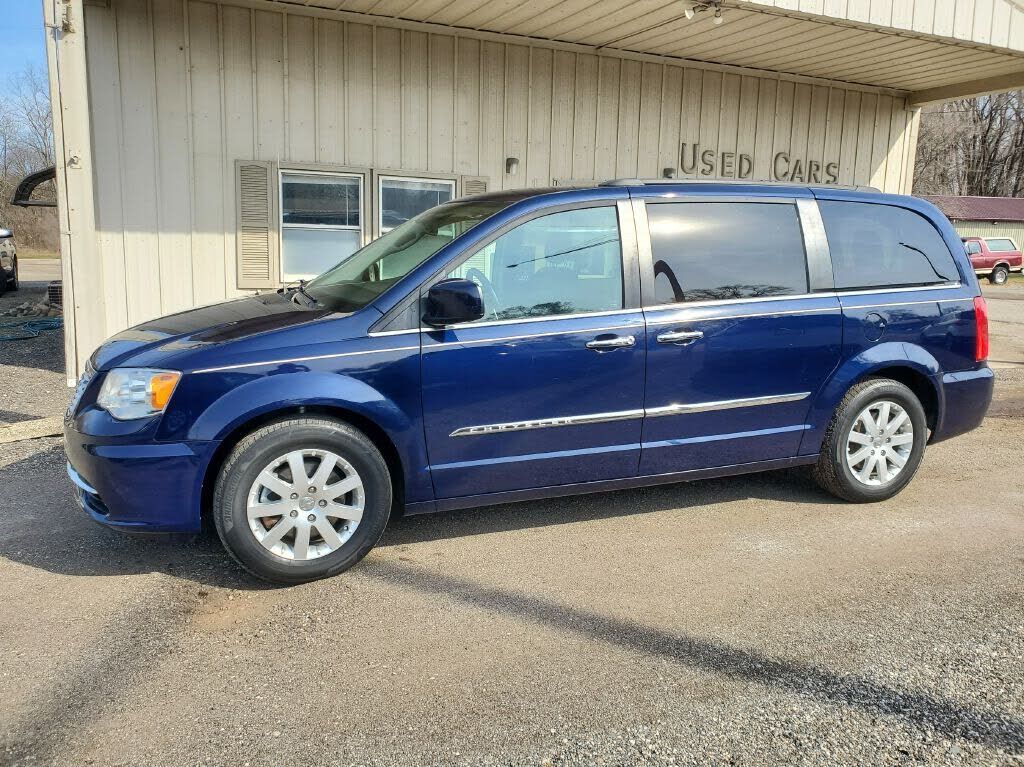 2016 CHRYSLER Town and Country