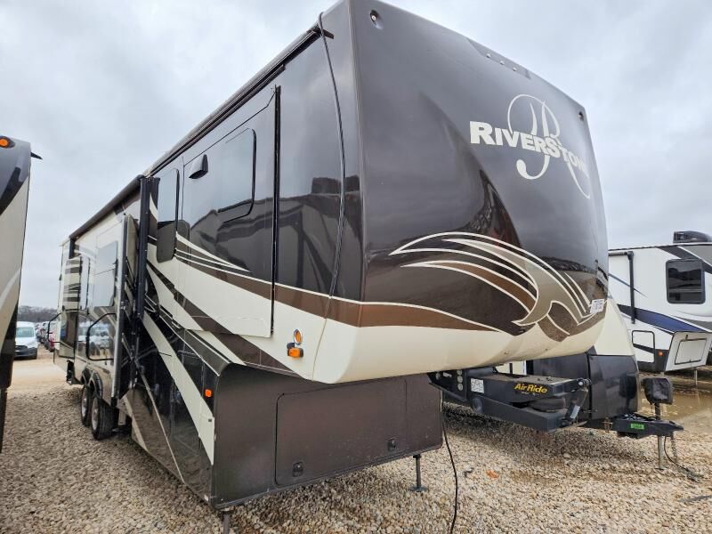 2019 FOREST RIVER Riverstone