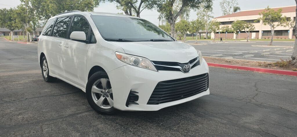 2018 TOYOTA Sienna