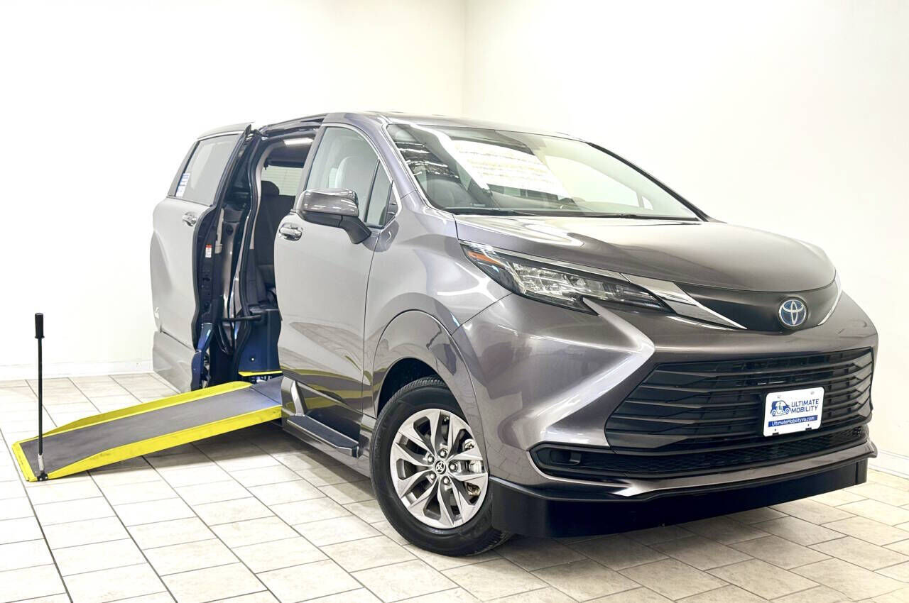 2022 TOYOTA Sienna
