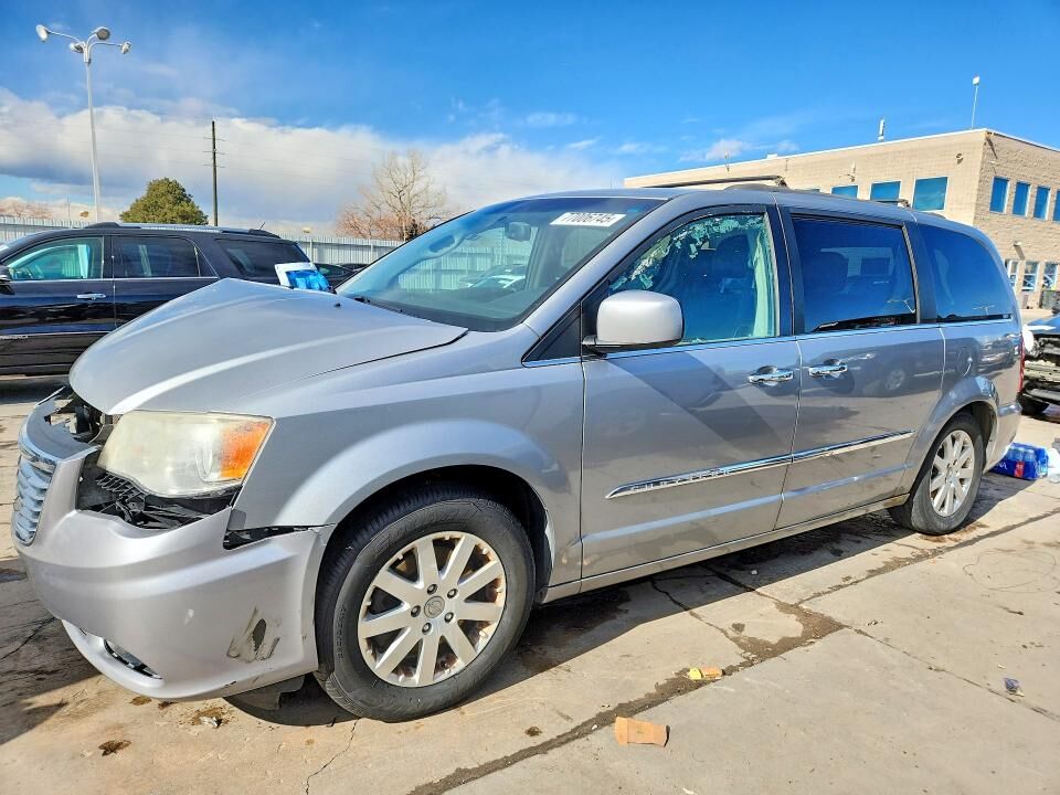 2014 CHRYSLER Town and Country