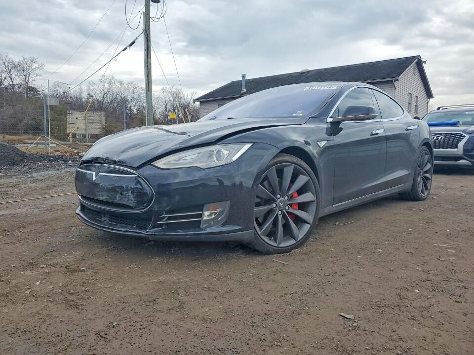 2015 TESLA Model S